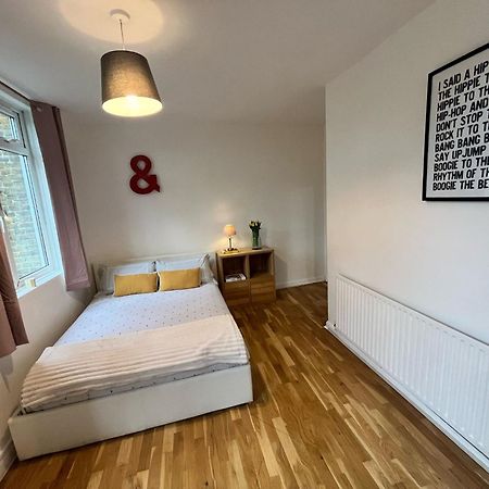Charming 1-Bedroom Apartment Southfields, London Exterior photo