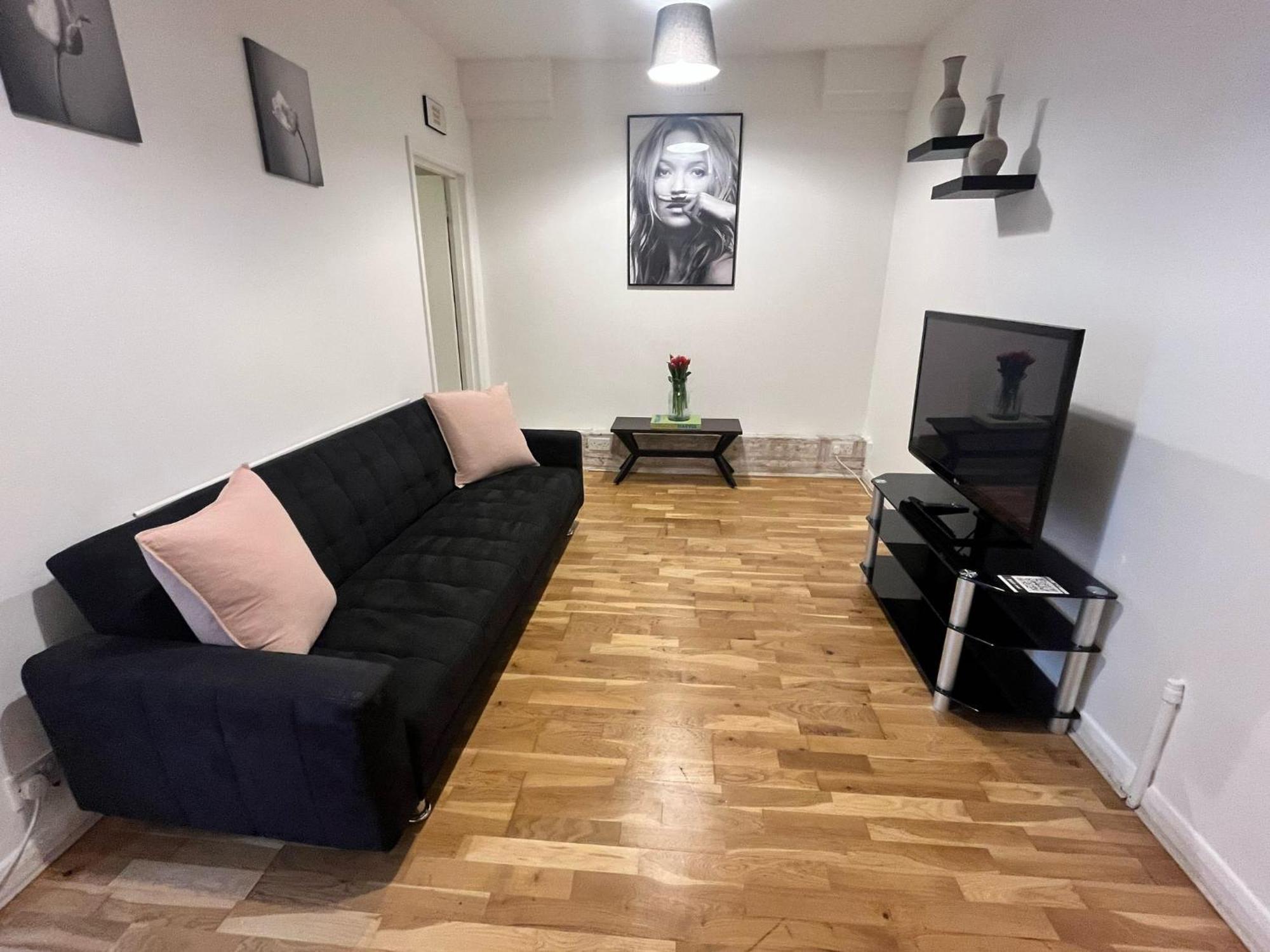 Charming 1-Bedroom Apartment Southfields, London Exterior photo